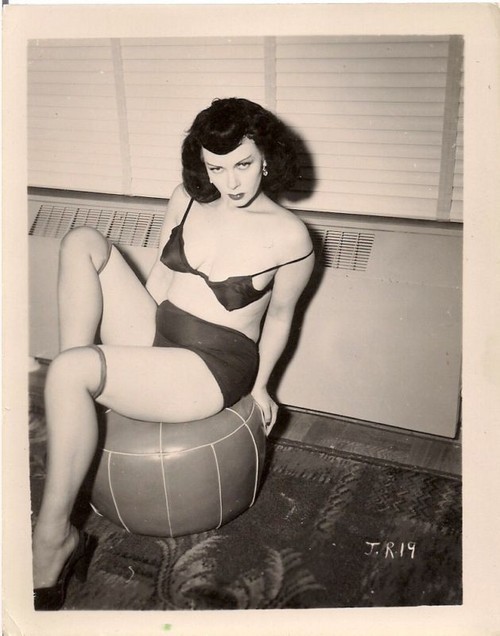 filthynpervertedvintage:  Super hot Joan Eve Rydell with black hair - I’m in looove