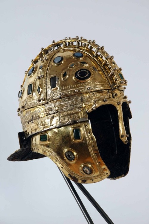 astrangerreplay:historyarchaeologyartefacts Roman Officer’s Ridge Helmet, circa 4th Century AD