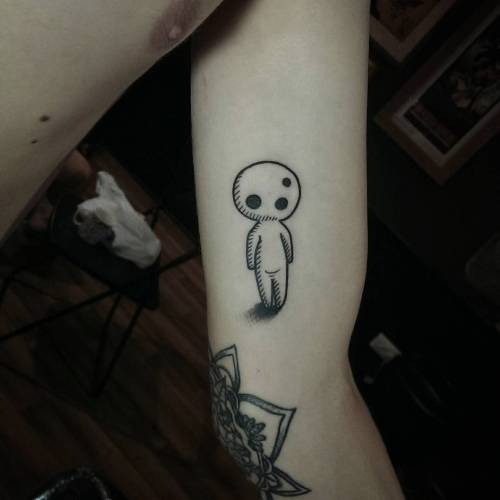 nickwhybrow:  Sometimes a last minute all day cancellation means you get to do a few kodama tattoos instead!! 