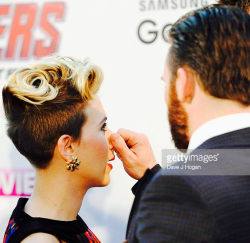 chrisxscarlett:  CHRIS AND SCARLETT….THIS IS JUST FUCKING ADORABLE AT A WHOLE NEW LEVEL BYE