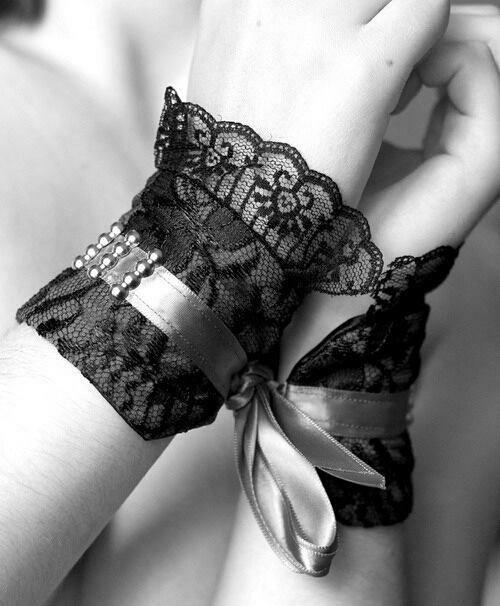 andarielrose:  Here’s some kinky photos I found here on Tumblr. 