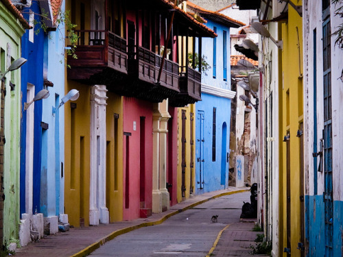 Colorful colonial streets of La Guaira, Venezuela (by chamorojas).