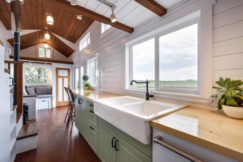 tinyhousetown:  A custom designed 30′ home from the Mint Tiny House Company   Gorgeous 