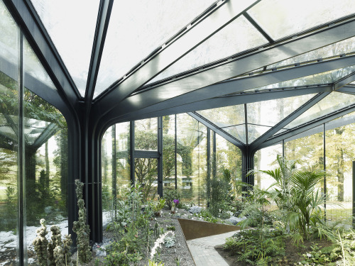 88floors:  Greenhouse Botanical Garden Grueningen by idA 