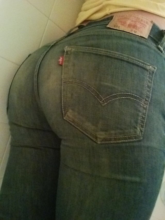 mista1992:  th21420:  dthair:  culograndisimo:  Big booty guys bouncing their huge