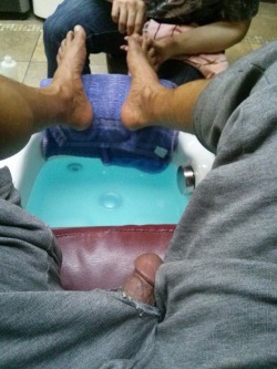 Bulgewatcher504:  My Boy Sent Me This Pic Of Him Getting A Pedicure