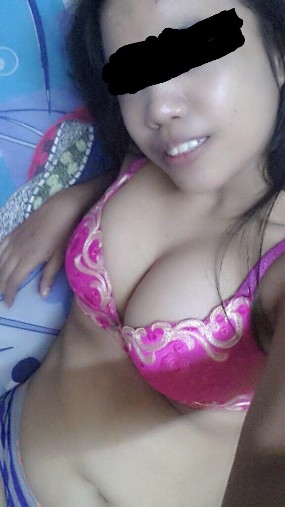 pencurihatigadis:  bagistri:  mamahamil:  emma5507:  myra jb love sex gangbang  Hai…boleh