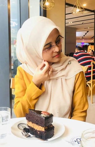 lelakinakall: manis ayu jer … lembut nyer wajah dia pancut kat muka pn sedap ni