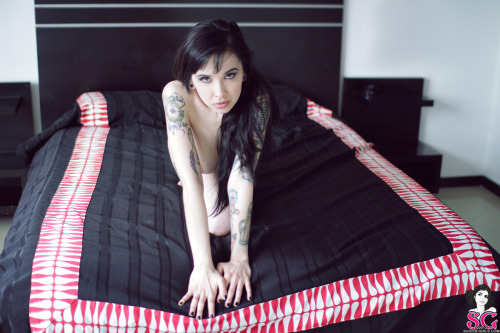 beautifulgirlsmakemesuicidal:  Ilanna Suicide