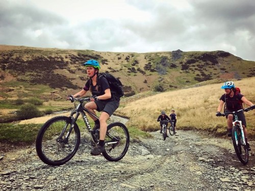 mtbcymru:Laura focussed on the prize at the top of the section #elanvalley #Wales #FindYourEpic #cyc