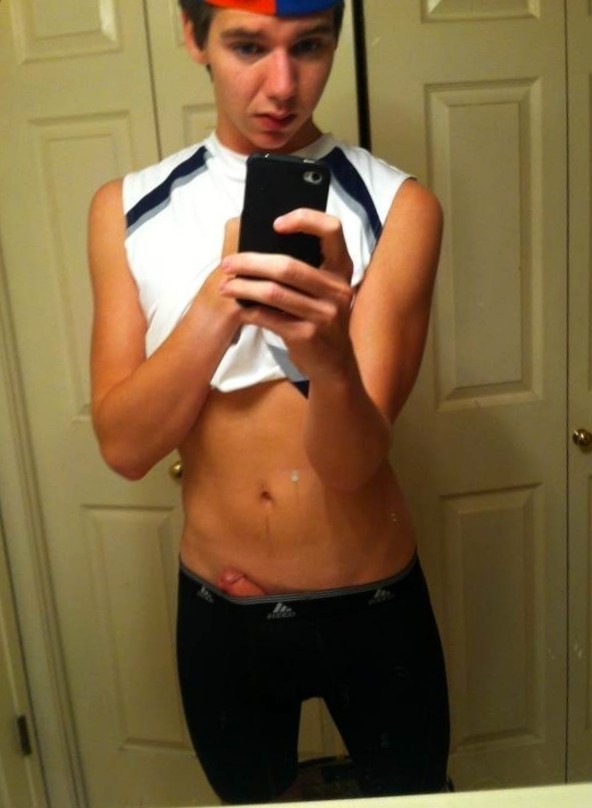 parogue:  Something tells me this young stud is looking for some sexy fun times.