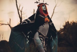 red-winged-angel:  jingle22:  I love Midna so much, and trying to capture a Twilighty scenery was really fun :)  Photos by Reu Ben Lau Photography   *DIES FOREVER*