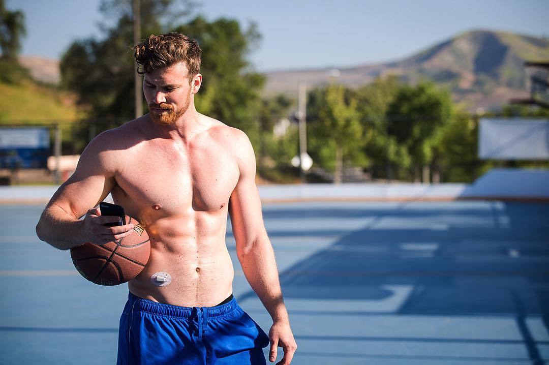potatoheart:  derektheler: “Shootin’ hoops with my @Dexcom G5 Mobile. 🏀My