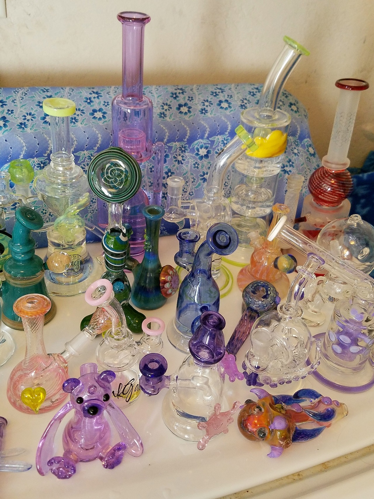 doobiedrewbie:Cleaned the top shelf of my cabinet. 💎