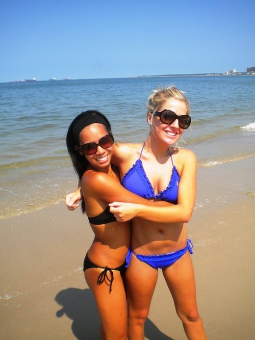 bikinibikinibabes:  Follow more hotties like me at BikiniBikiniBabes.tumblr.com