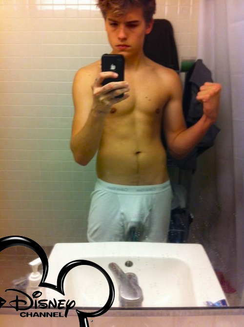 Porn poluchini2:  hotsouls:  Dylan Sprouse nudes! photos