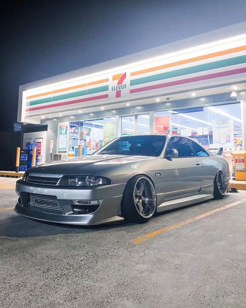 Nissan Skyline (R33)