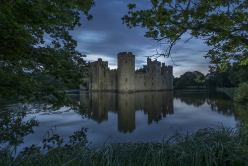 faerieforests:Bodiam Castle at night by Forgotten Heritage