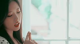 dazzlingidols:  loona’s olivia hye for anon ✨