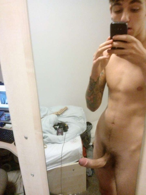 gaymanselfies:   Naked Male Selfies: gaymanselfies.tumblr.com/ Show off what you’ve got