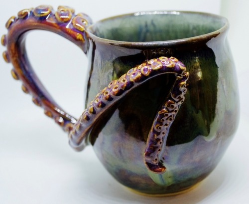 rainbowbarnacle:themockingcrows:sosuperawesome:Octopus Handle Mugs, by Studio 207 on EtsySee our ‘mu
