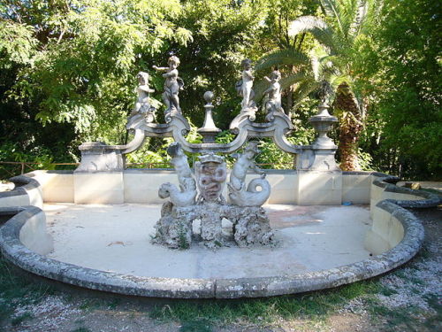 Fountain of the Cherubs, Villa Sciarra, Rome. Photo by Lalupa, 2010, via Wikimedia Commons (X)  Lice