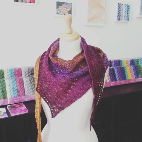 Remember this piece from the Knit City Knitter&rsquo;s Lounge? It&rsquo;s done with @sweetge