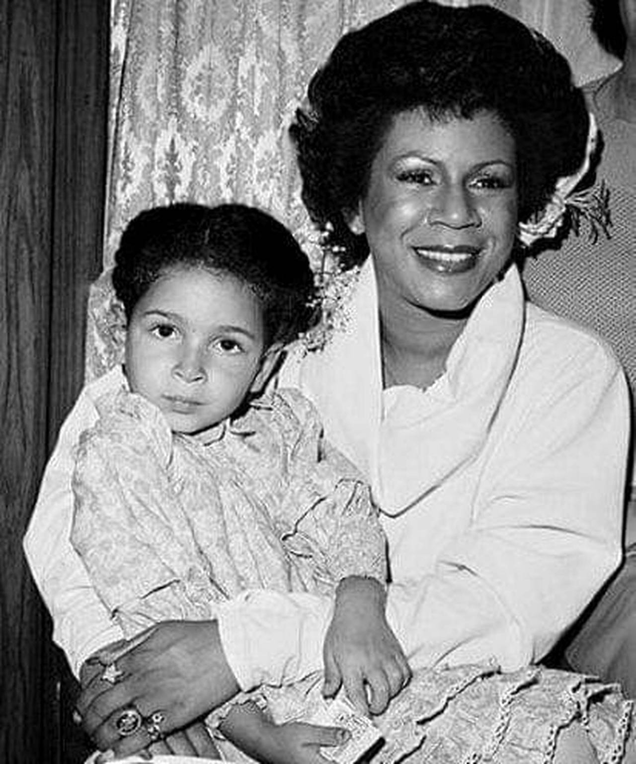 Keeper of Images... — Singer Minnie Riperton holding her daughter Maya...