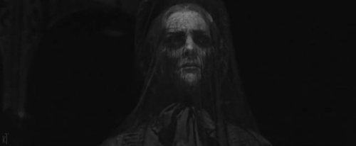 um-this-is-awkward:  The Woman in Black (2012) 