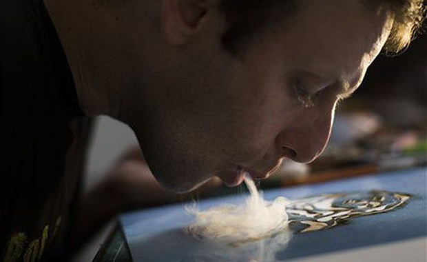 pleasurewithpressure:  the-stoner-sage:  noddinoff2abetterday:  Brazilian artist Fernando