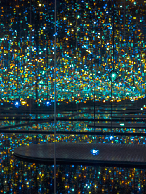 urhajos:  Infinity mirrored room by Yayoi Kusama 