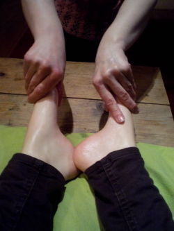 karolinkafootfetish:  I love mature feet ! :)