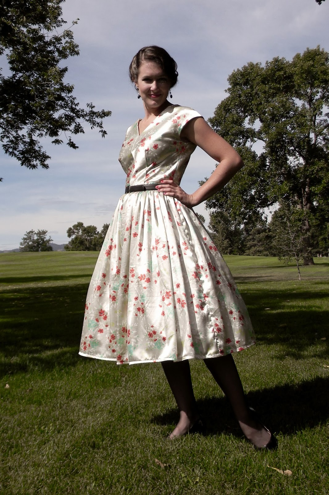redath:  http://amilehighonhorseback.blogspot.com/2013/11/1950s-dress.html