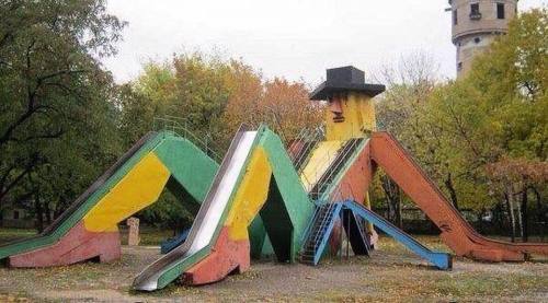 furtho: Playground, Donetsk, Ukraine (via here)