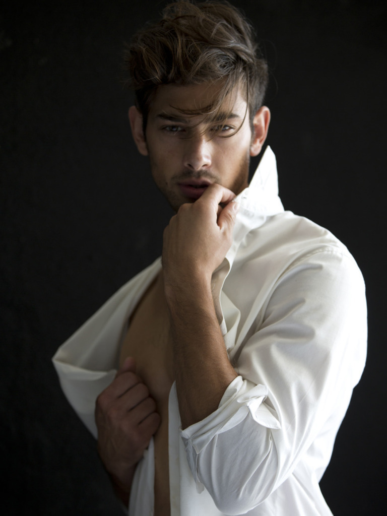shuian6685:  (via Introducing portrait of Stephen Brenna by Karl Simone) 