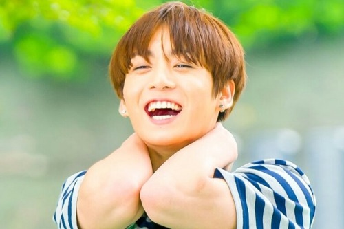 lucas-is-mine:in case you’re having a bad day, here’s a SMILEY BUNNY for you.