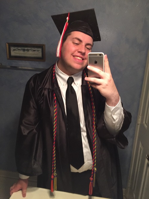 dadkinks: i am officially a graduate :)