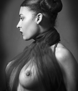 beautifullyundressed:   Model: Mona-Innominata  This is one of my favorite images of you Mona! 