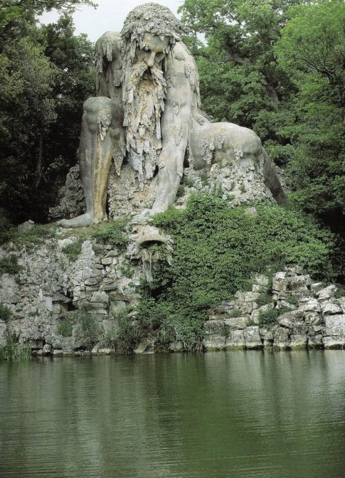 redlipstickresurrected:Stone Giant, Italy - Gigantic 16th century sculpture known as Colosso dell'Ap