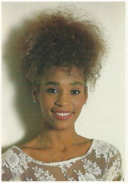 naturalhairqueens:we will always remember her as the classic beauty she was!