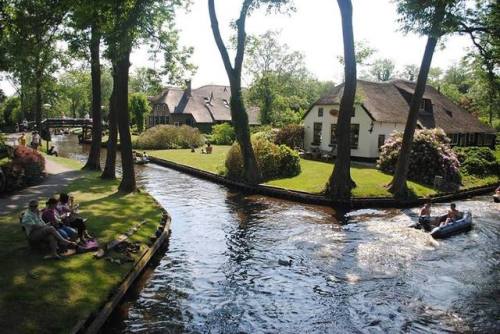 trasemc:Giethoorn in Netherlands has no roads or any modern transportation at all, only canals. Well