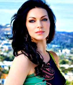 funfearlessfemale36:  missdontcare-x: Laura Prepon | Bella Magazine   Wife