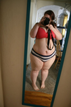 fatgirlbellylover:  supersizethighlover:  She’s sexy as hell!    Fat bellies are AWESOME! :)   