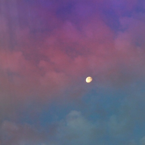 euphoricspirit:Hello, I’m in love with the moon
