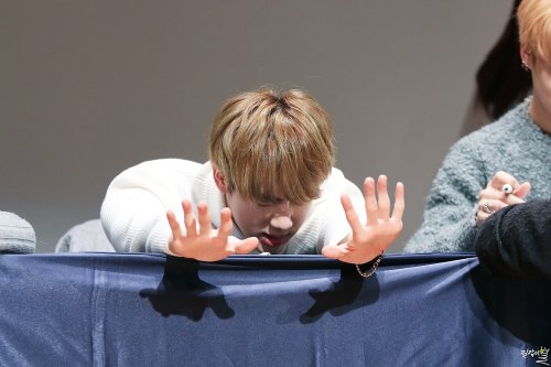 bangtan:© 길잡이별 | Do not edit.