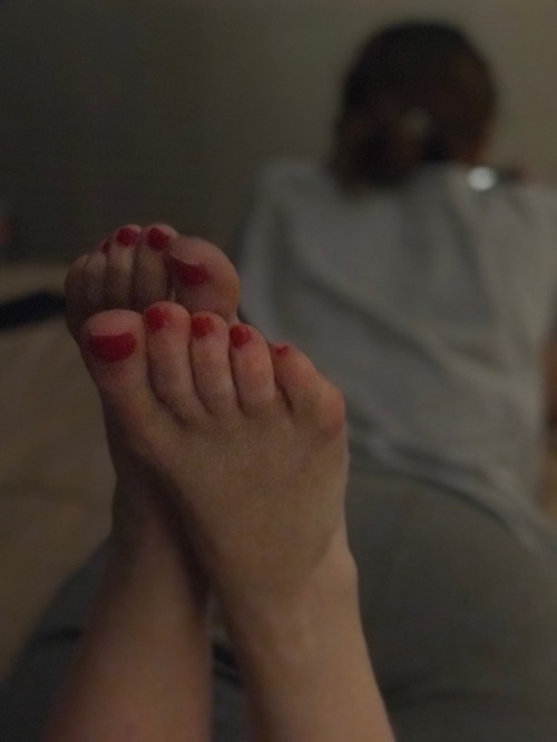 ffcpl: Love those red toes, testing camera work out