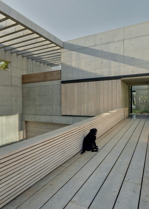 archatlas:    The Wall House by Guedes Cruz Arquitectos   Like a wall in a Castle not in stone, but in concrete, glass and wood.Not to for protection but because of the neighbours and the strong Atlantic Wind.A Patio house with a Mediterranean country