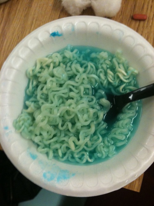 narcimallows:i made ramen noodles using blue pixie stix instead of the included flavor packet and le