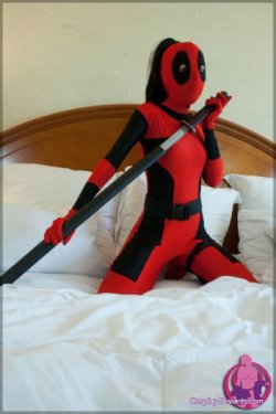 nude-superheroines:  Lady Deadpool