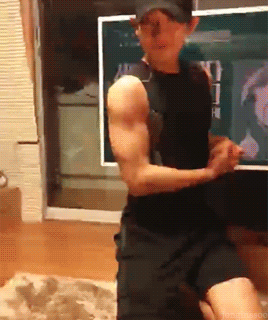 ᴀʟʟ ɪ sᴇᴇ ɪs ʏᴏᴜ — chanyeol showing off his muscles to jongin & exo-l